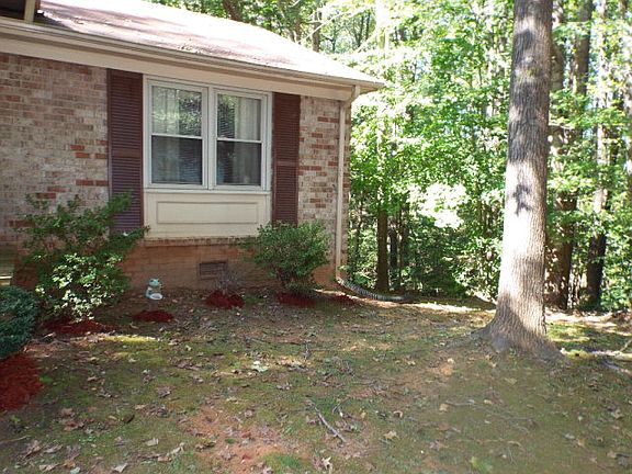 5th image of 822 Greenway Dr
