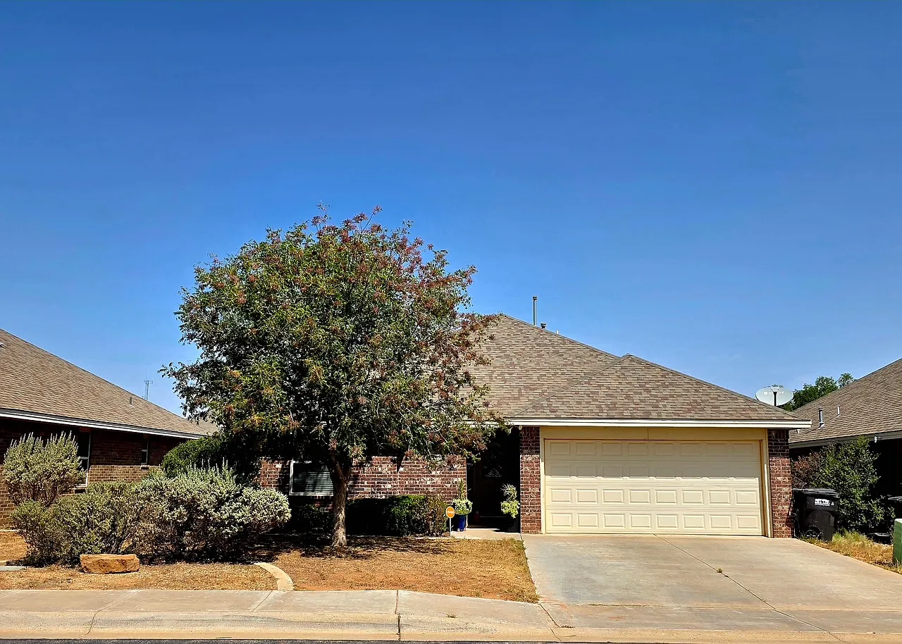 3 bed, 2.0 bath, 1634 sqft, $2,300 — Photo 1