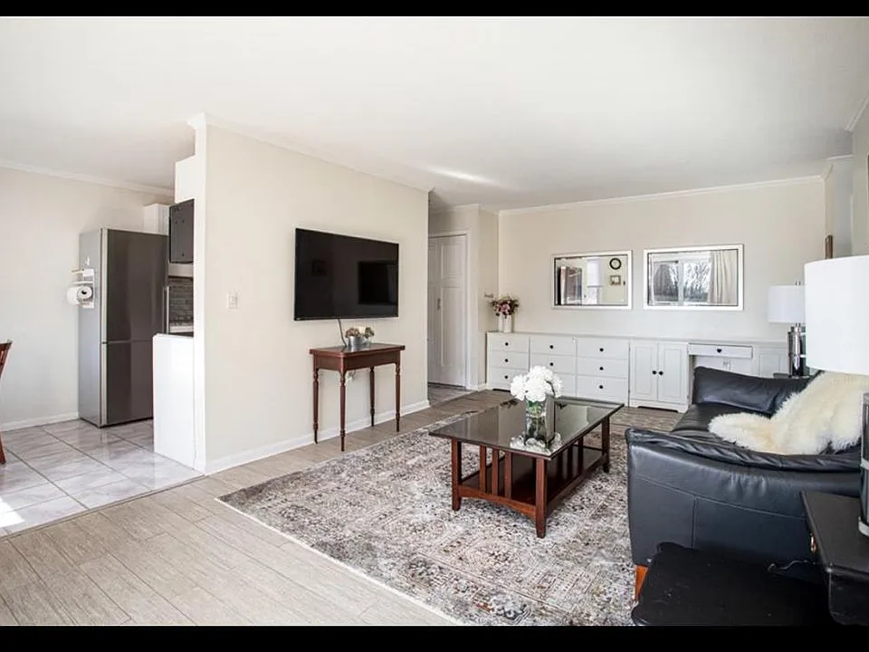 Living Room 4