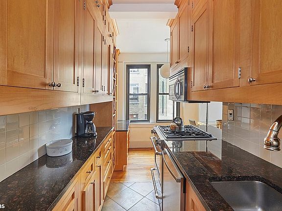 3rd image of 315 W 86th St APT 14D
