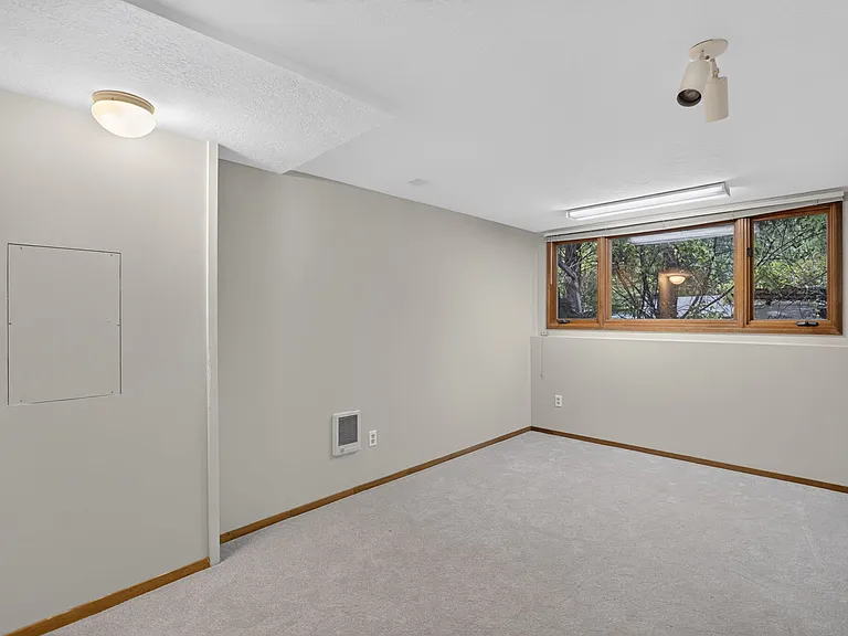 910 York Rd — Photo 19