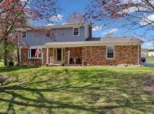 3737 Estate Dr, Oxford, MI