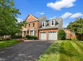 8302 Lord Fairfax Ct, Vienna, VA 22182