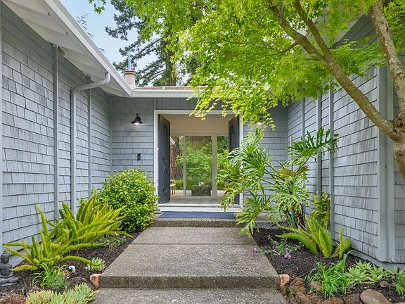 4th image of 843 Butternut Drive
