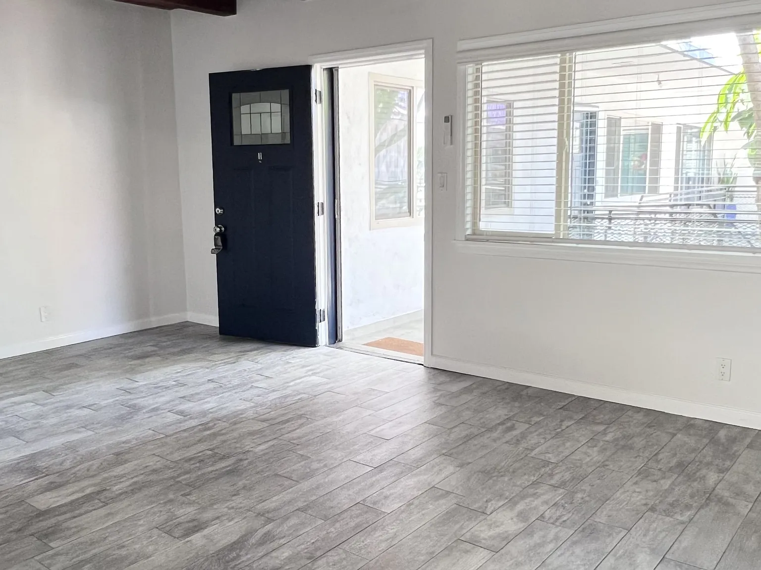 2 bed, 910 sqft, $3,450 — Photo 3