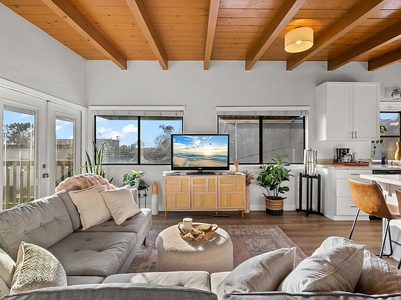 3rd image of 4582 Point Loma Ave