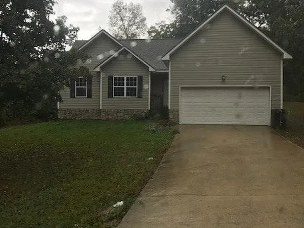 61 Highland Dr, Rossville, GA 30741