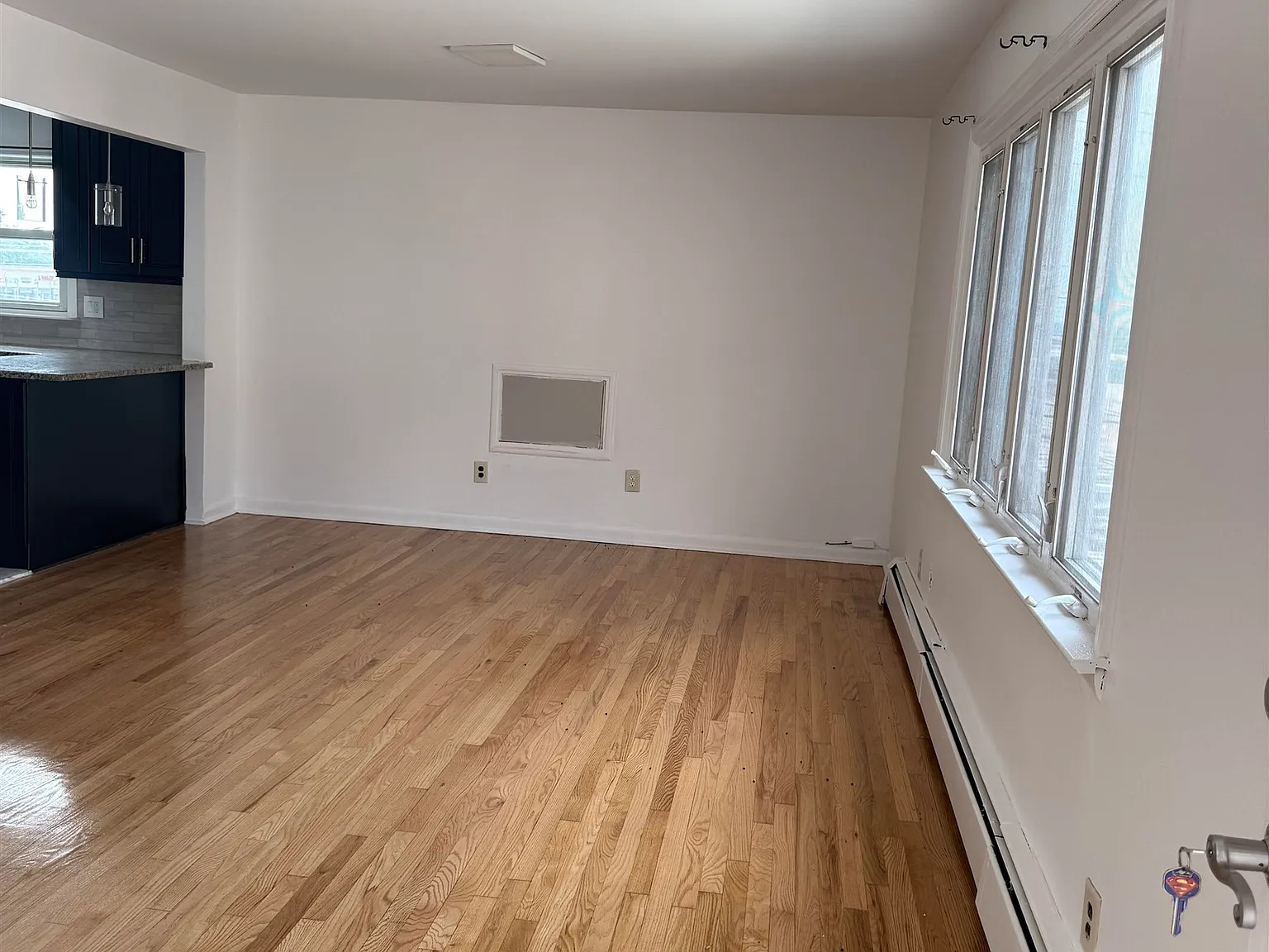3 bed, 1.0 bath, $2,900 — Photo 2
