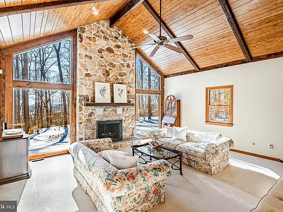 3rd image of 632 Greenridge Rd