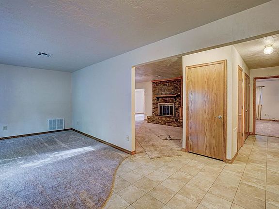 3rd image of 2309 NE Village Dr