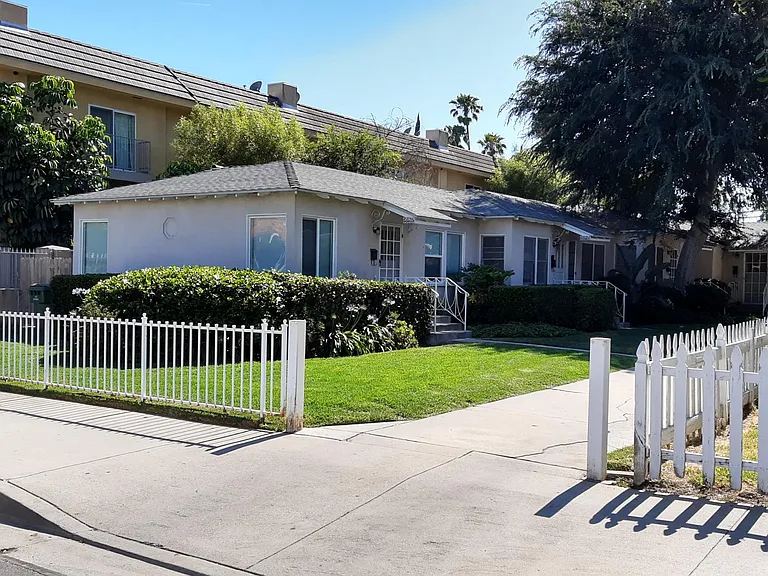6629 Sepulveda Blvd — Photo 2