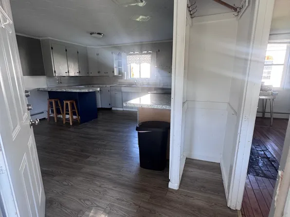 (undisclosed Address), Corinth, ME 04427