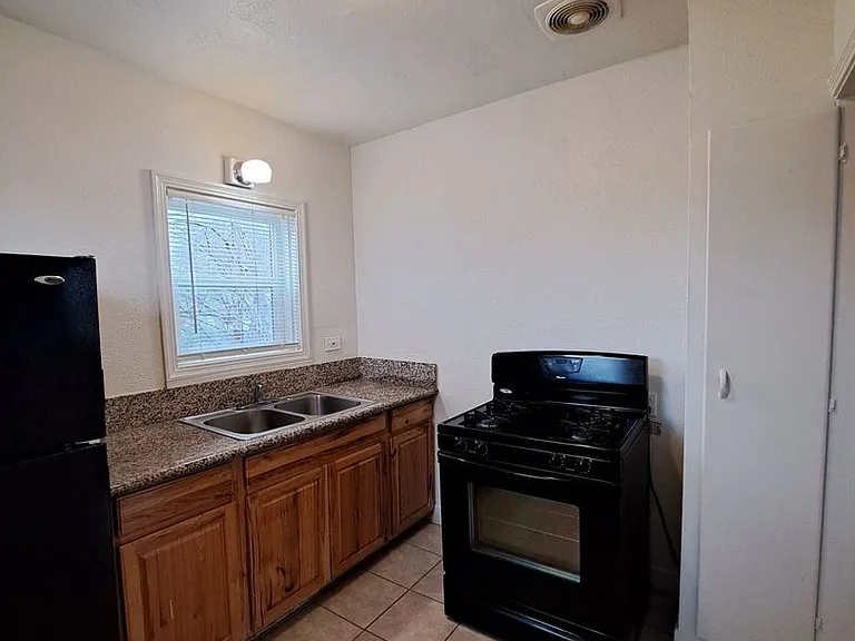 1220-1222 E. Terrace Ave — Photo 4