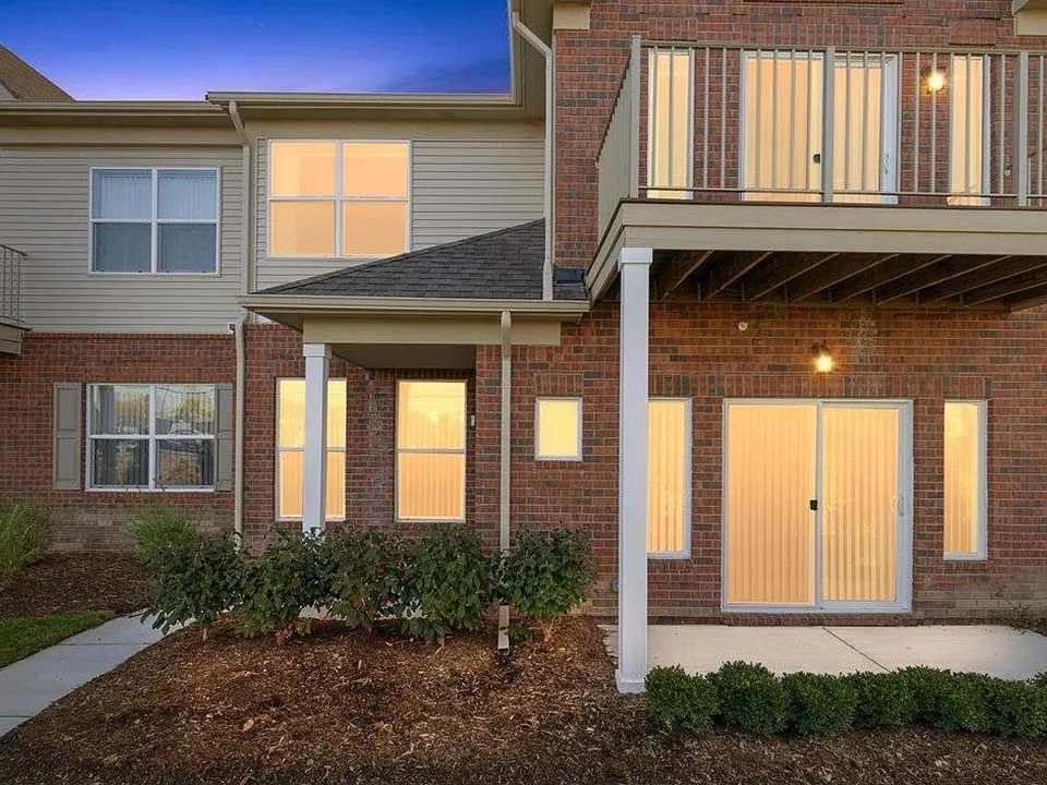 8280 Heywood Cir