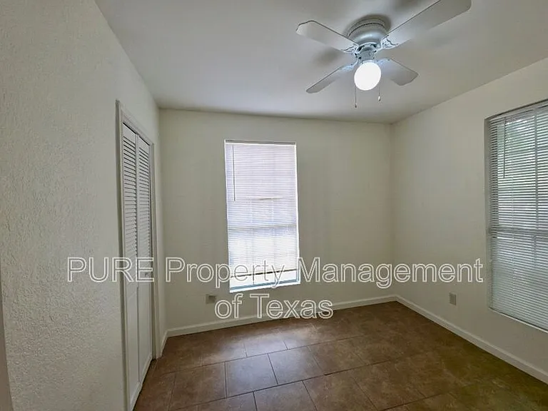 2517 E 4th St — Photo 18