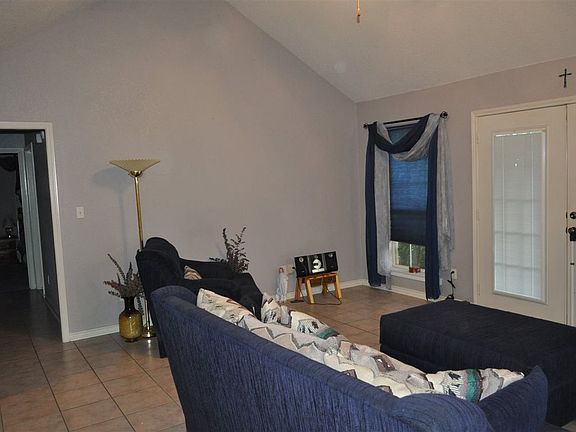 2nd image of 20 Greenhill Dr