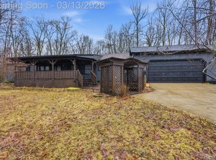 588 Norvell Beach Dr, Brooklyn, MI 49230