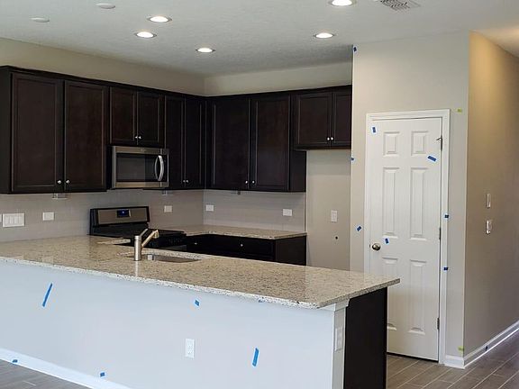 5th image of 92 Pinebury Ln