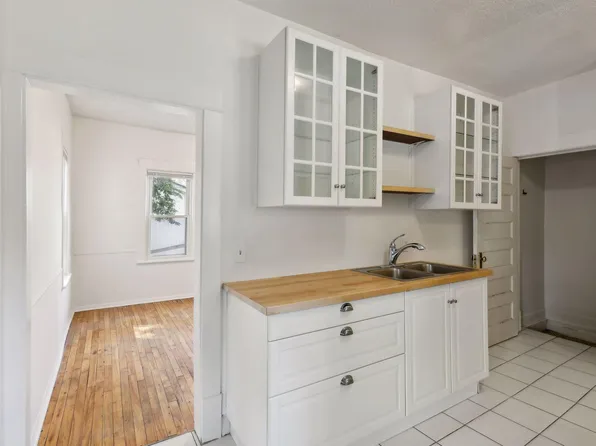 554 Syndicate St N, Saint Paul, MN 55104