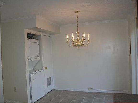 Dining/Laundry