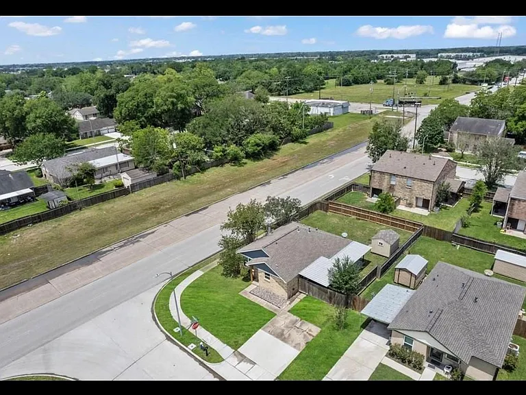 4640 Orange Cir S — Photo 9