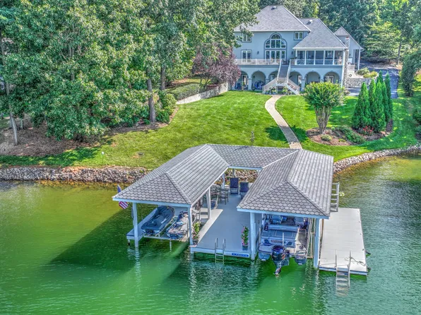 140 Spinnaker Sail Ct, Moneta, VA 24121