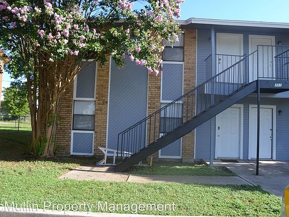 2nd image of 307 North Dr APT A
