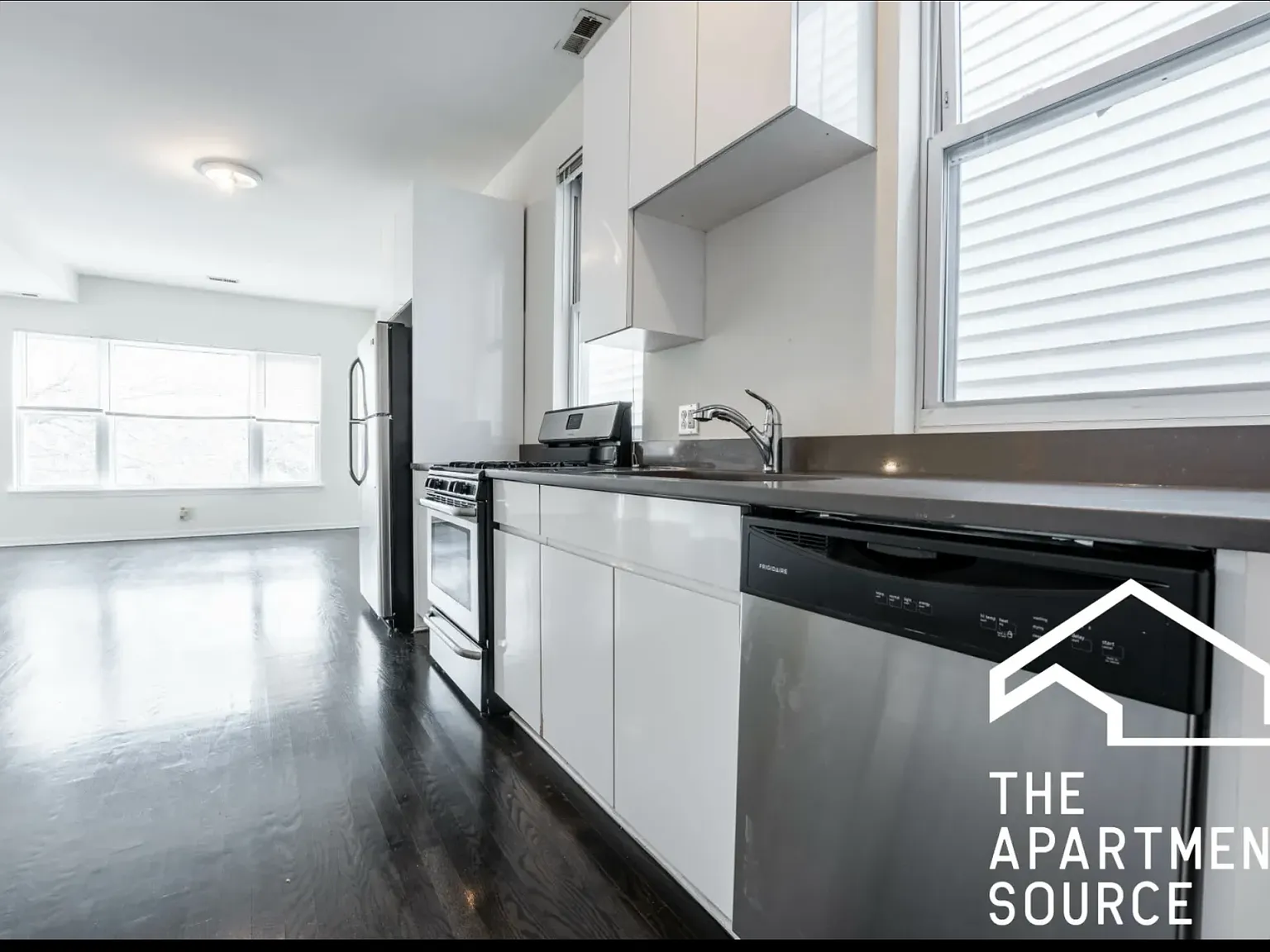 3 bed, $3,195 — Photo 4