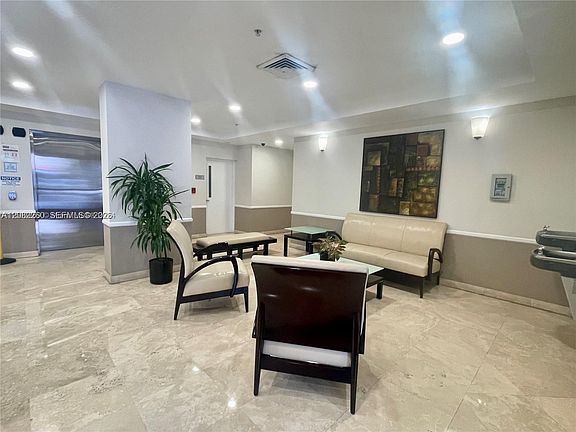 5th image of 900 SW 8th St APT 808