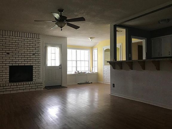 4th image of 212 W Cherokee Dr
