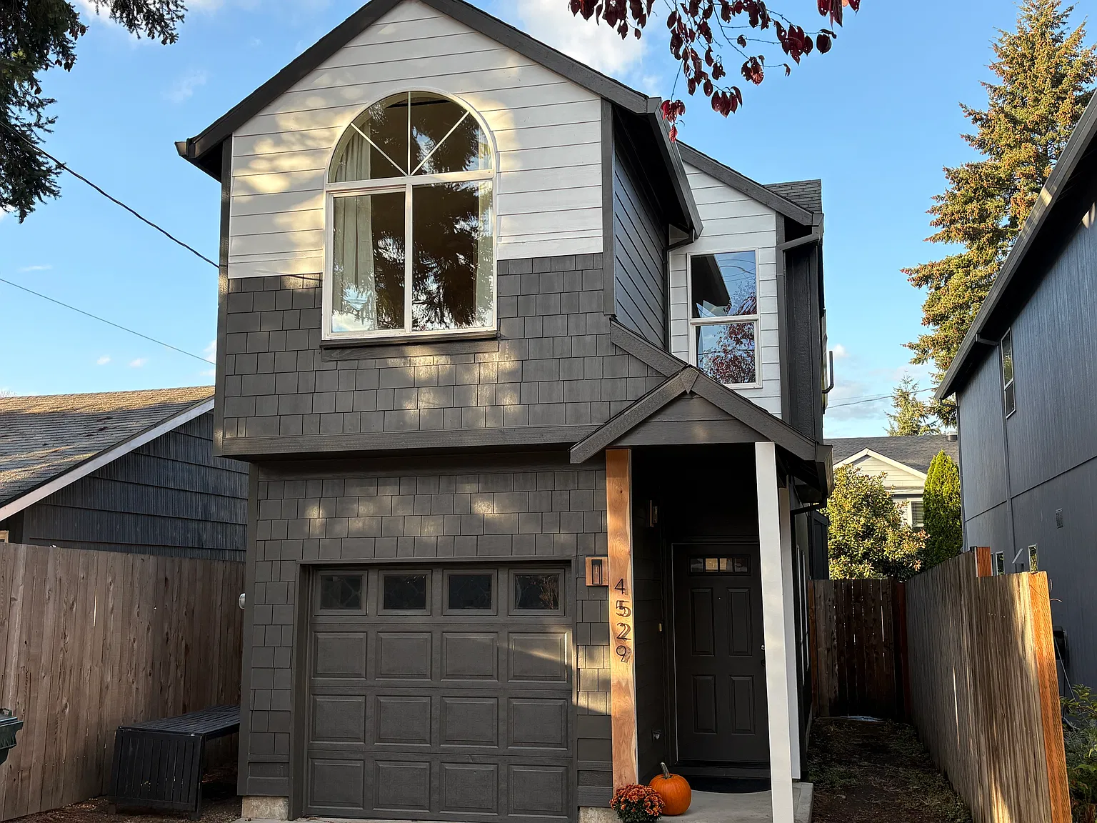 3 bed, 2.5 bath, 1400 sqft, $950 — Photo 1