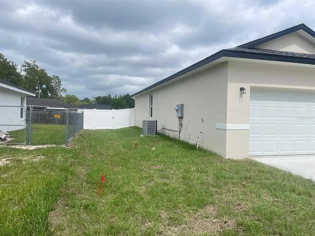 Building Photo - Marion Oaks Trl