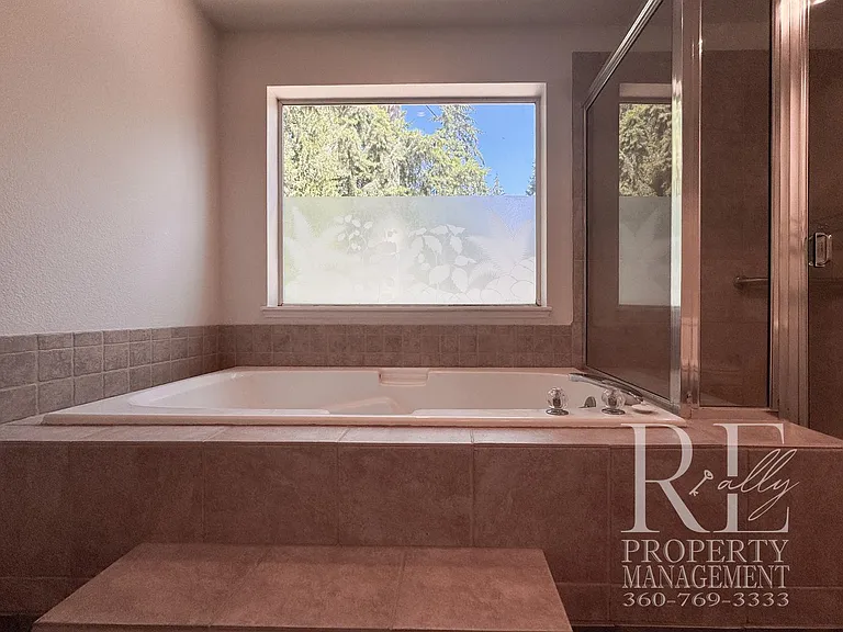 4618 NW Bernard St — Photo 41