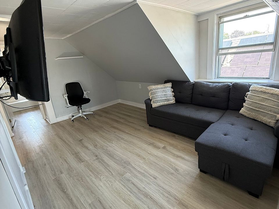 1st image of 394 Main St #3