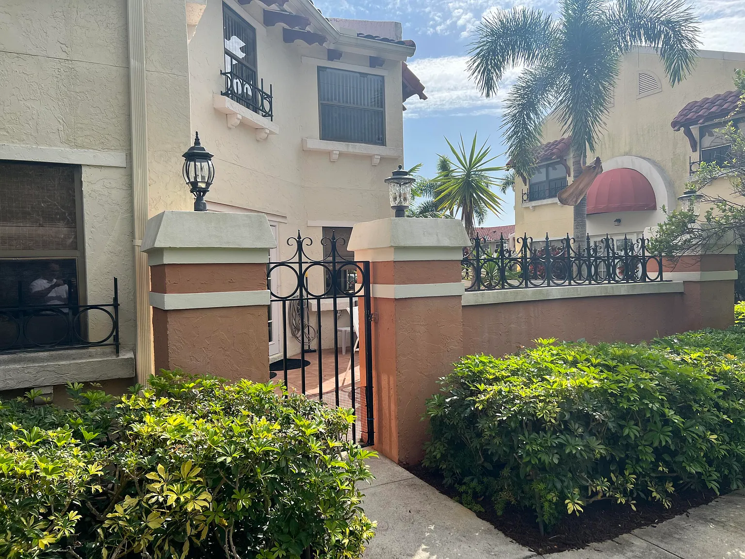 2 bed, 2.5 bath, 1556 sqft, $2,500 — Photo 3