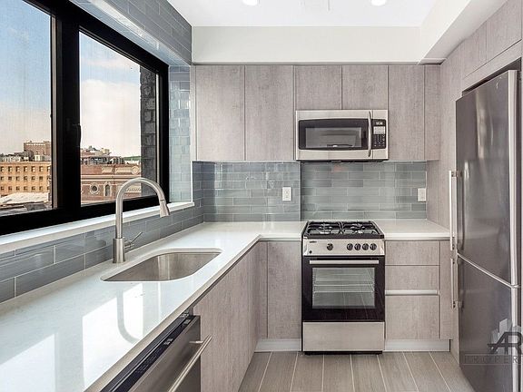 4th image of 2121 7th Ave #8A