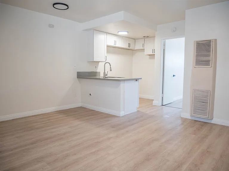 164333 Woodruff Ave #12 — Photo 3