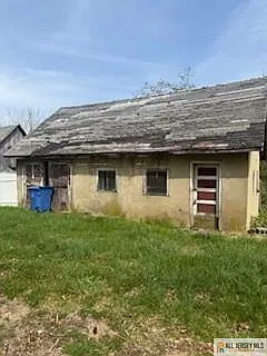 4 bed, 1.0 bath, $2,900 — Photo 2