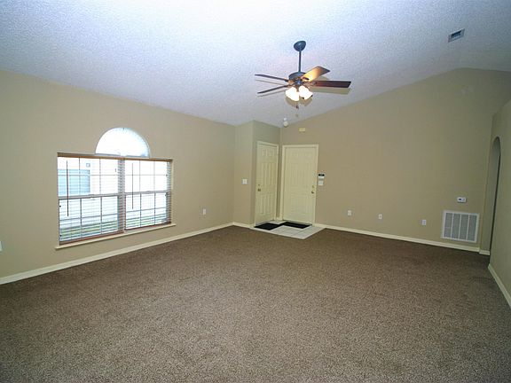 4th image of 8297 Oak Crossing Dr W