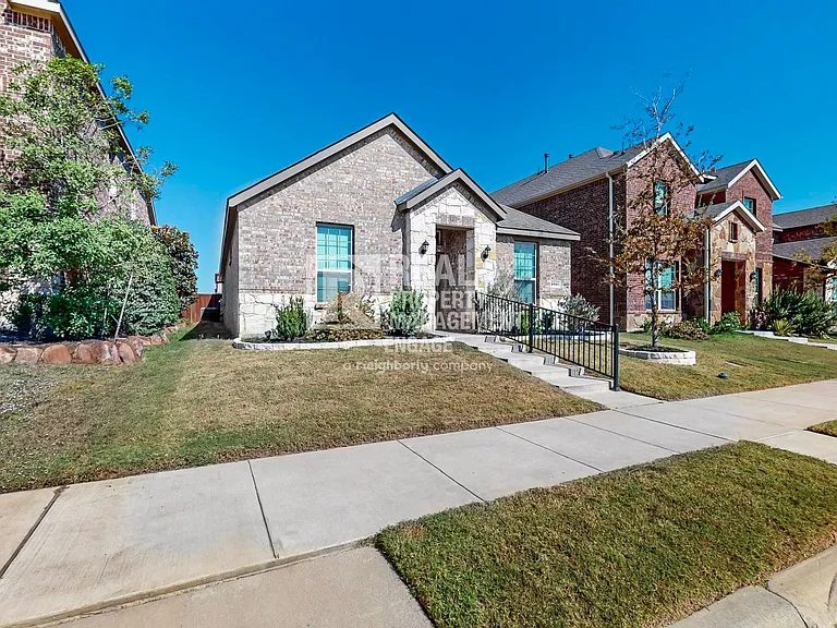 2321 Astapor Dr — Photo 4