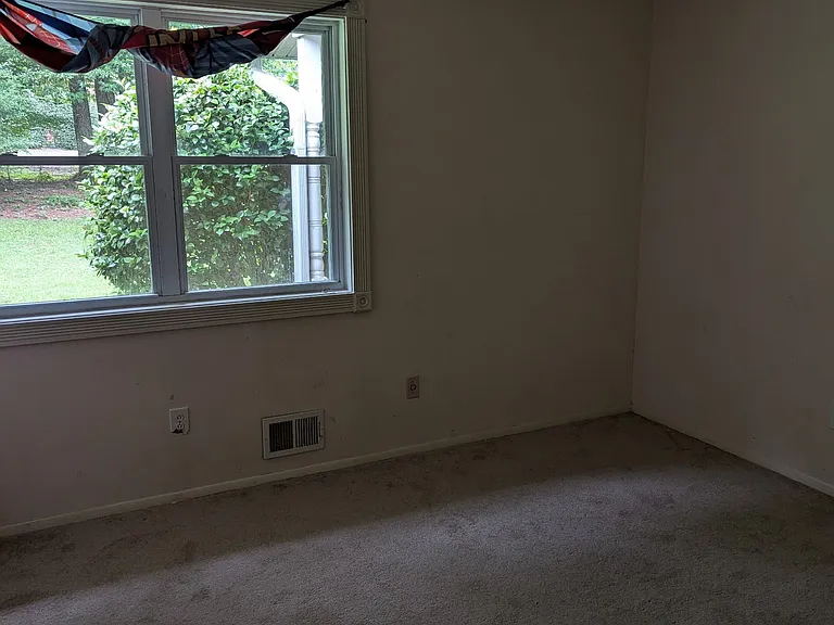 1031 Rock Springs Rd — Photo 12