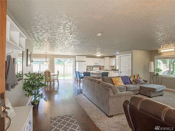 5th image of 5301 NE 49th St