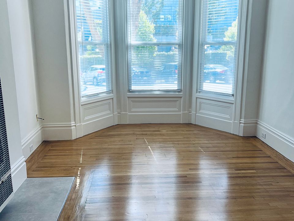 Tons of light! Main studio room.