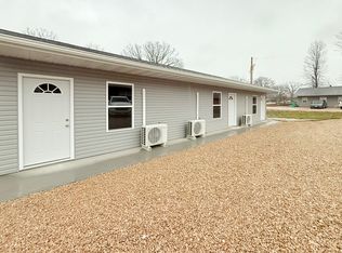 850 Marlette Dr #B, Bourbon, MO 65441