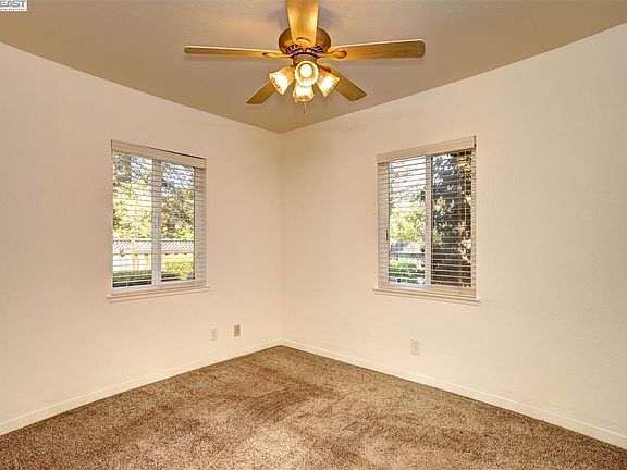 4th image of 592 Vasona Ave