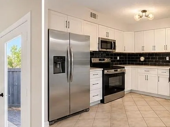 6106 W Airport Blvd #18, Houston, TX 77035