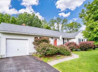 10 Gale Dr, Poughkeepsie, NY 12603