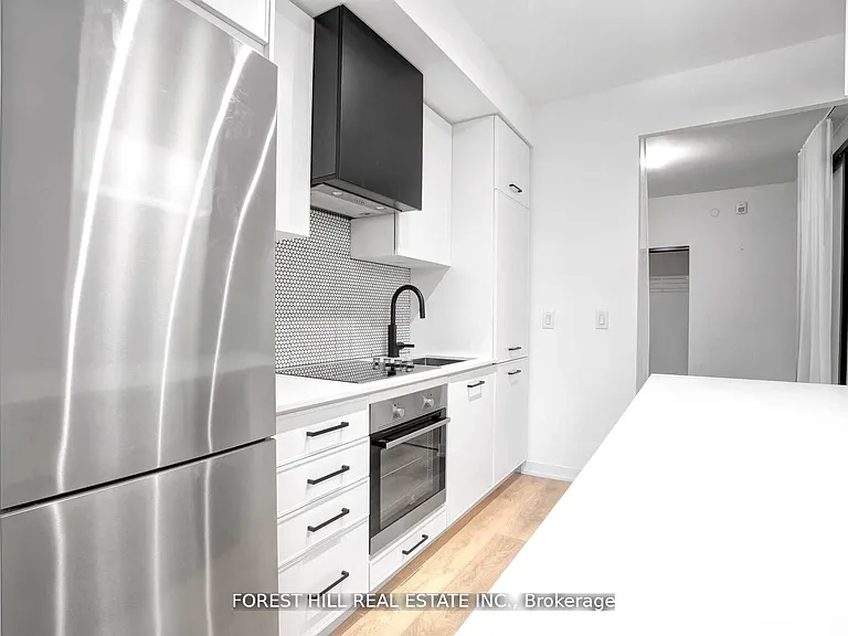 899 Queen St E #202 — Photo 7
