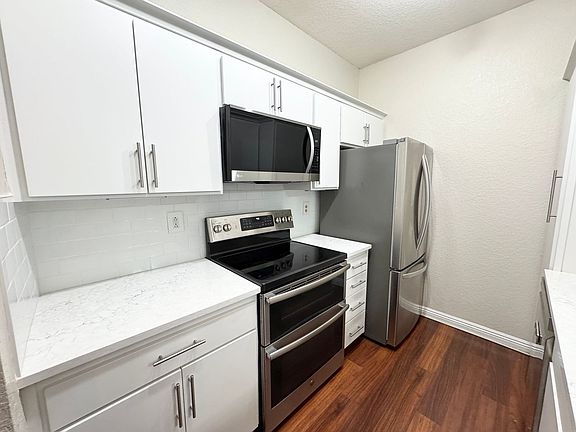 4th image of 7112 Cross Creek Cir APT B
