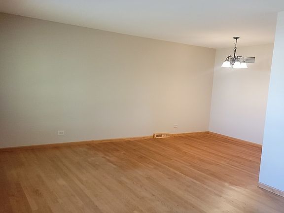 4th image of 311 Munroe Cir